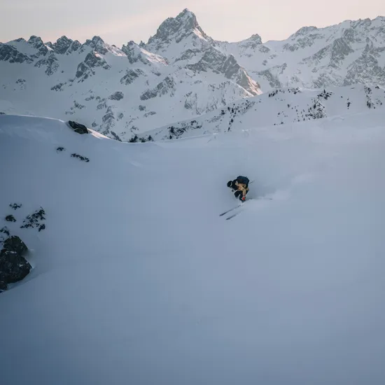 Abseits-der-Piste-im-Skigebiet-Damuels-Mellau-_c_-Lukas-Holland---Damuels-Faschina-Tourismus-_3_.jpg