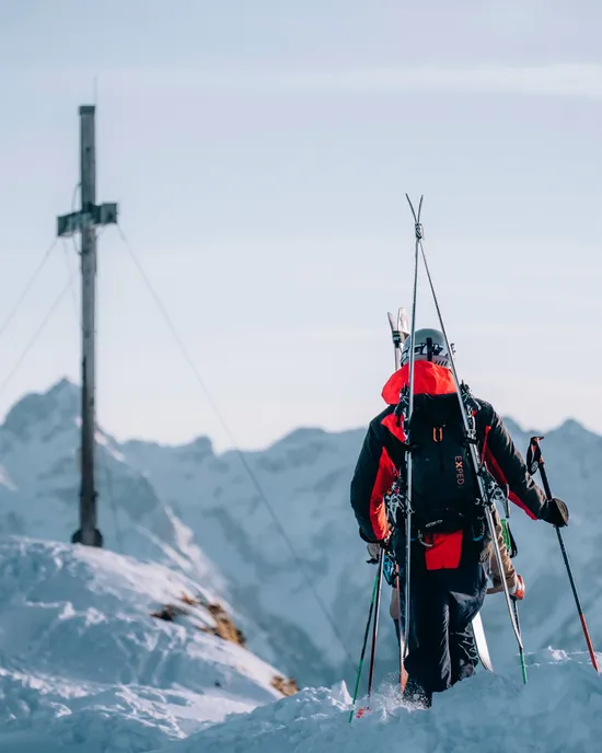 Skitouren-in-Damuels-_c_-Lukas-Holland---Damuels-Faschina-Tourismus-_19_.jpg