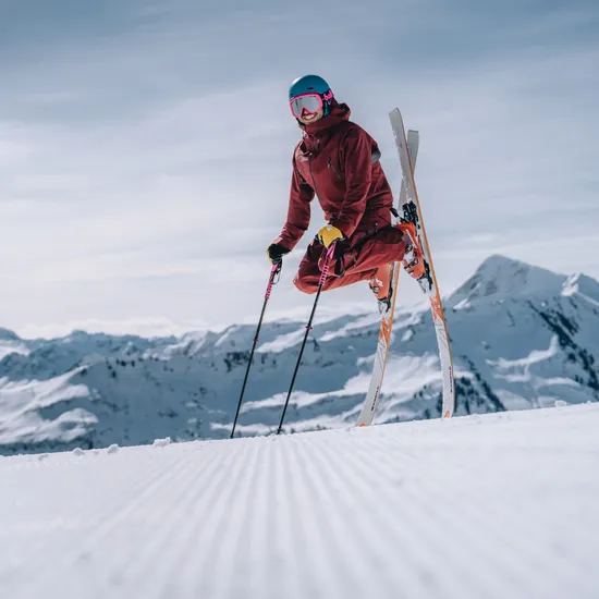 Skifahren-im-Skigebiet-Damuels-Mellau-_c_-Lukas-Holland---Damuels-Faschina-Tourismus-_13_.jpg