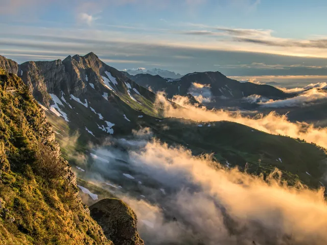 Blick-vom-Damuelser-Grat-zur-Suenserspitze-_c_-Michael-Meusburger---Bregenzerwald-Tourismus.jpg