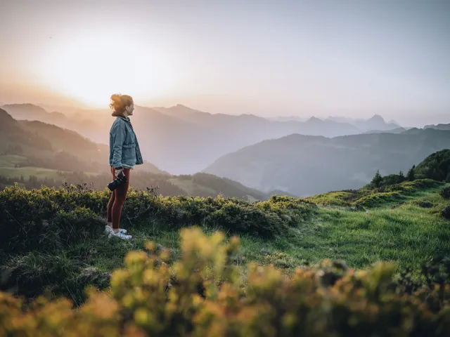 Sonnenaufgangswanderung-in-Damuels-_c_-Lukas-Holland---Damuels-Faschina-Tourismus-_3_.jpg