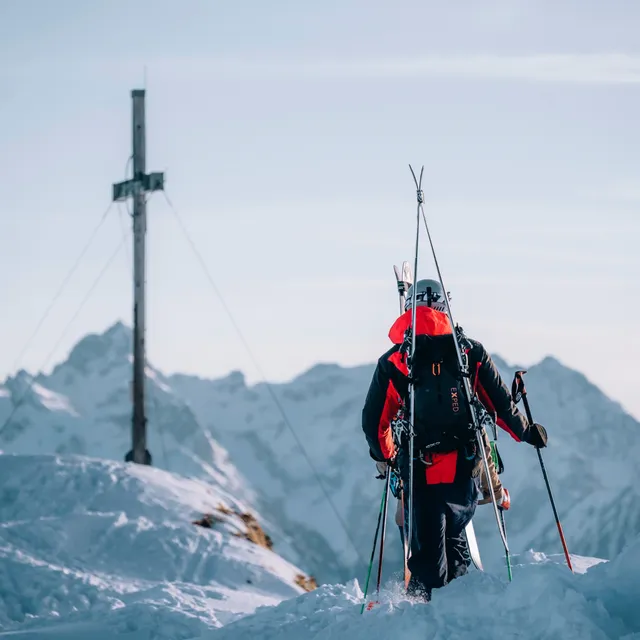 Skitouren-in-Damuels-_c_-Lukas-Holland---Damuels-Faschina-Tourismus-_19_.jpg