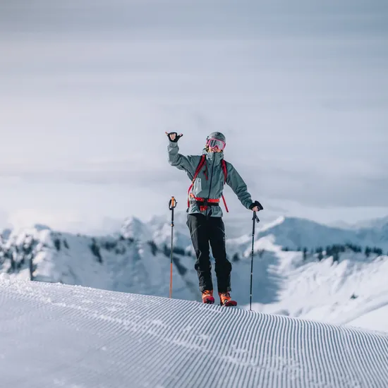 Skifahren-im-Skigebiet-Damuels-Mellau-_c_-Lukas-Holland---Damuels-Faschina-Tourismus-_19_.jpg